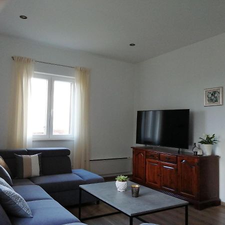 Apartments Jelka Postira Extérieur photo