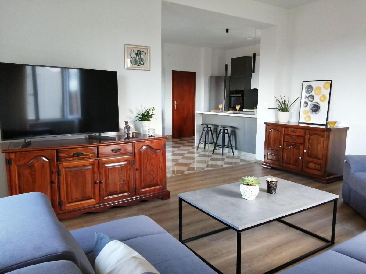 Apartments Jelka Postira Extérieur photo