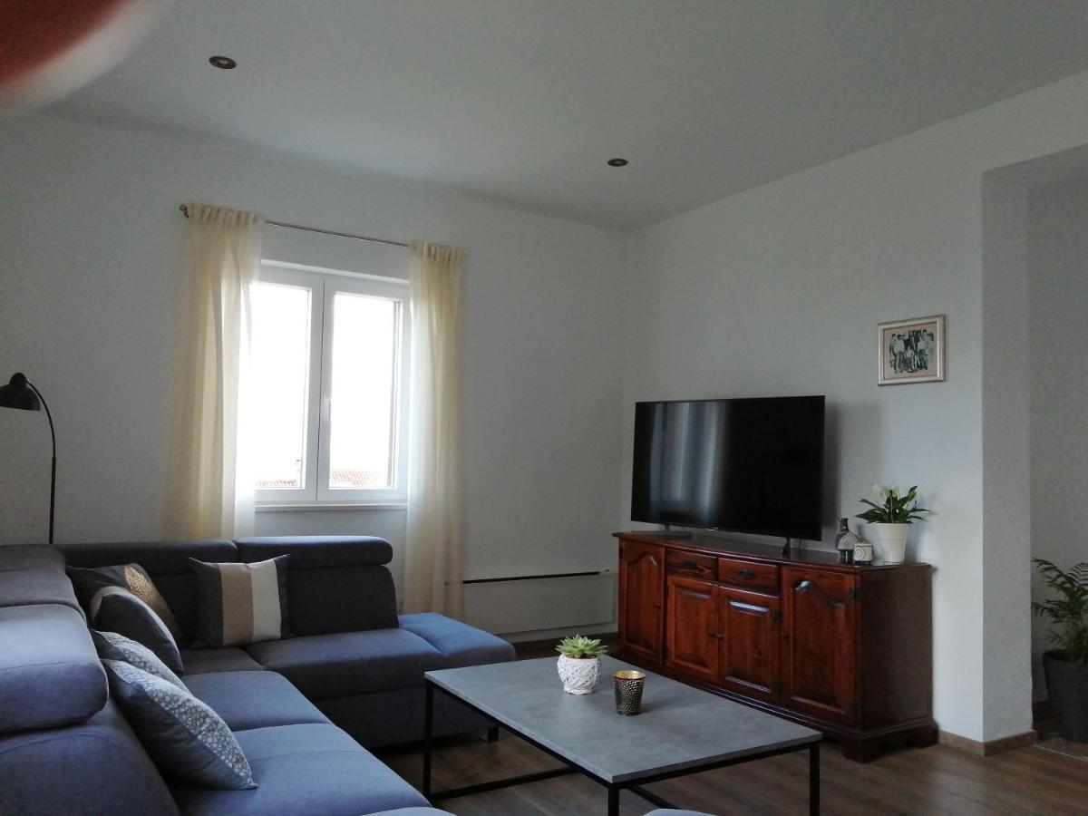 Apartments Jelka Postira Extérieur photo