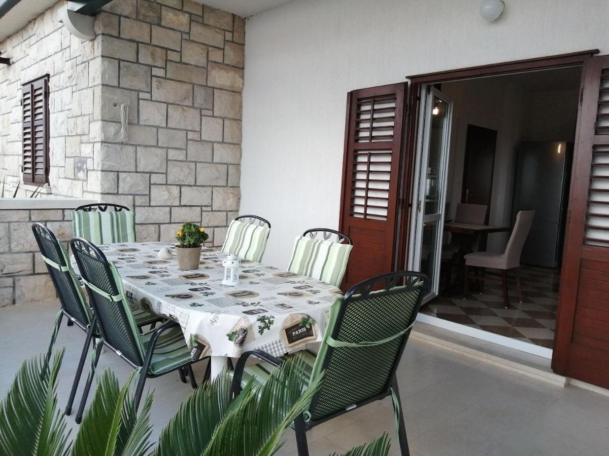 Apartments Jelka Postira Extérieur photo